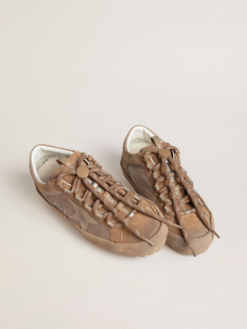 Golden Goose - Super-Star Ski Herren aus Dolmias und Suede in Karamell mit Stern und Ferse aus marmornem Nubuk in 