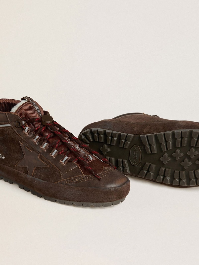 Golden Goose - Mid Star Ski Herren aus braunem Suede mit Lederstern und Suedeferse in 