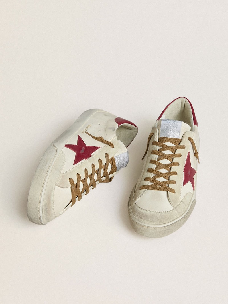 Golden Goose - Super-Star pour homme avec &eacute;toile en cuir rouge et empi&egrave;cements en cuir velours beige in 