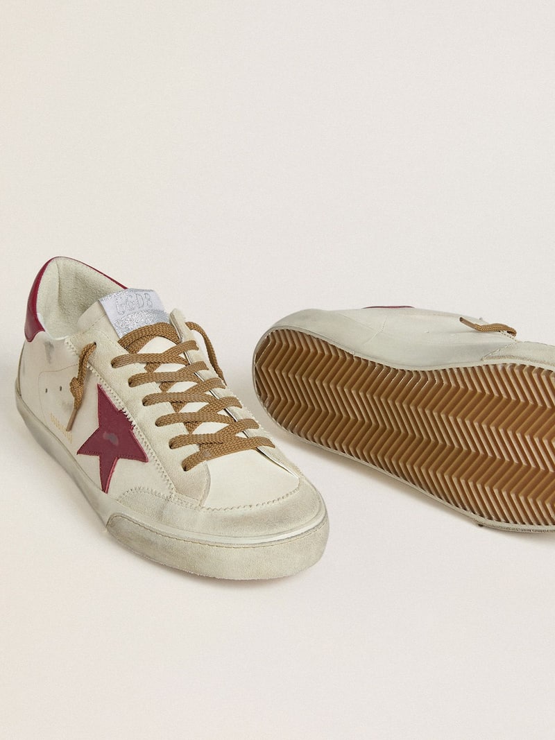 Golden Goose - Super-Star pour homme avec &eacute;toile en cuir rouge et empi&egrave;cements en cuir velours beige in 