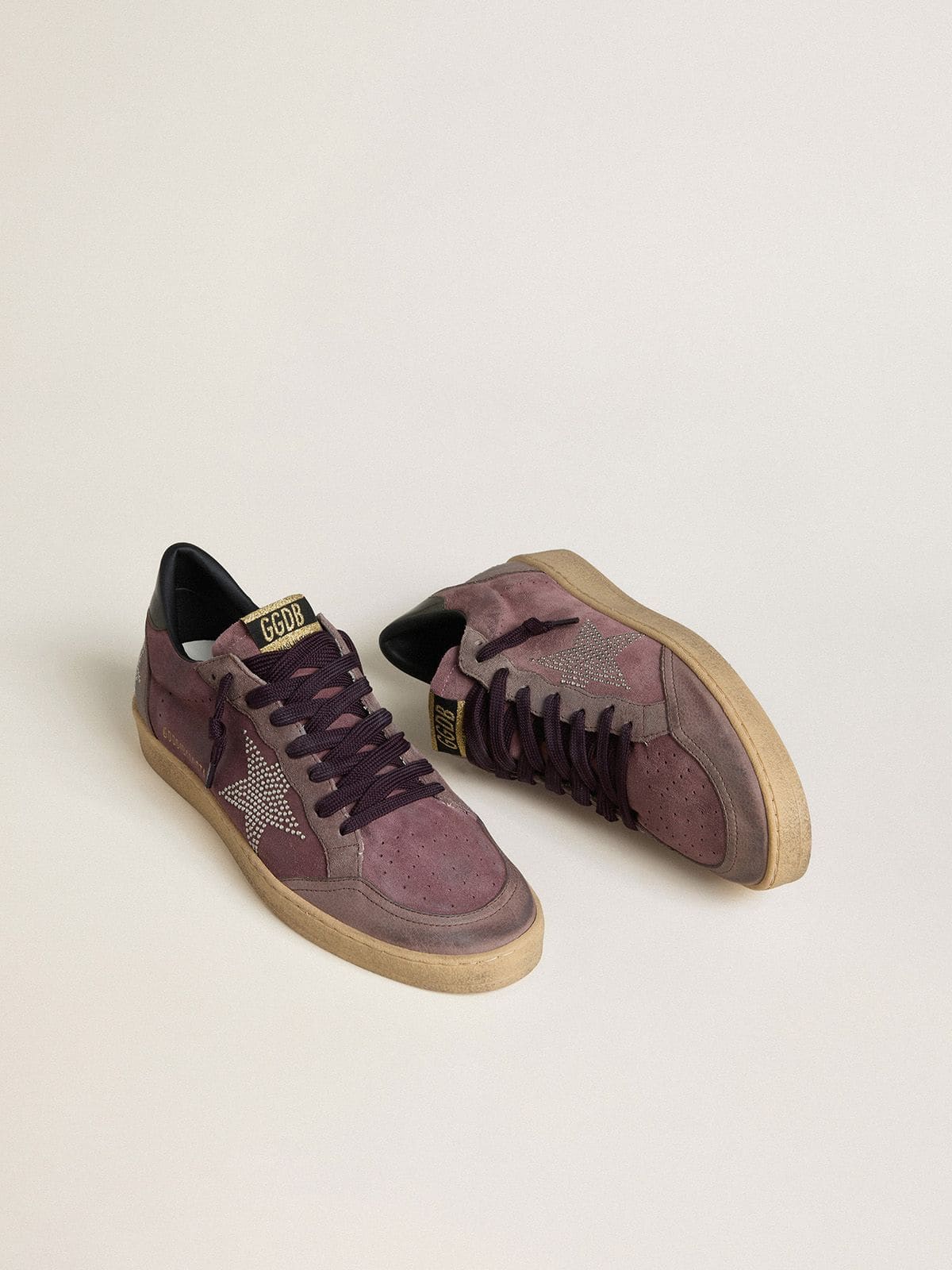 Golden Goose - Ball Star Uomo in suede viola con stella con borchie argento e talloncino in naplak nero in 