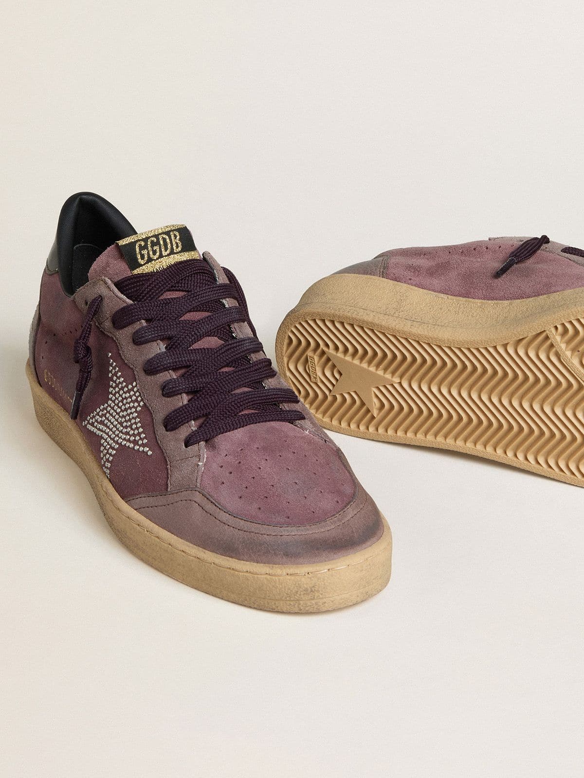 Golden Goose - Ball Star Uomo in suede viola con stella con borchie argento e talloncino in naplak nero in 