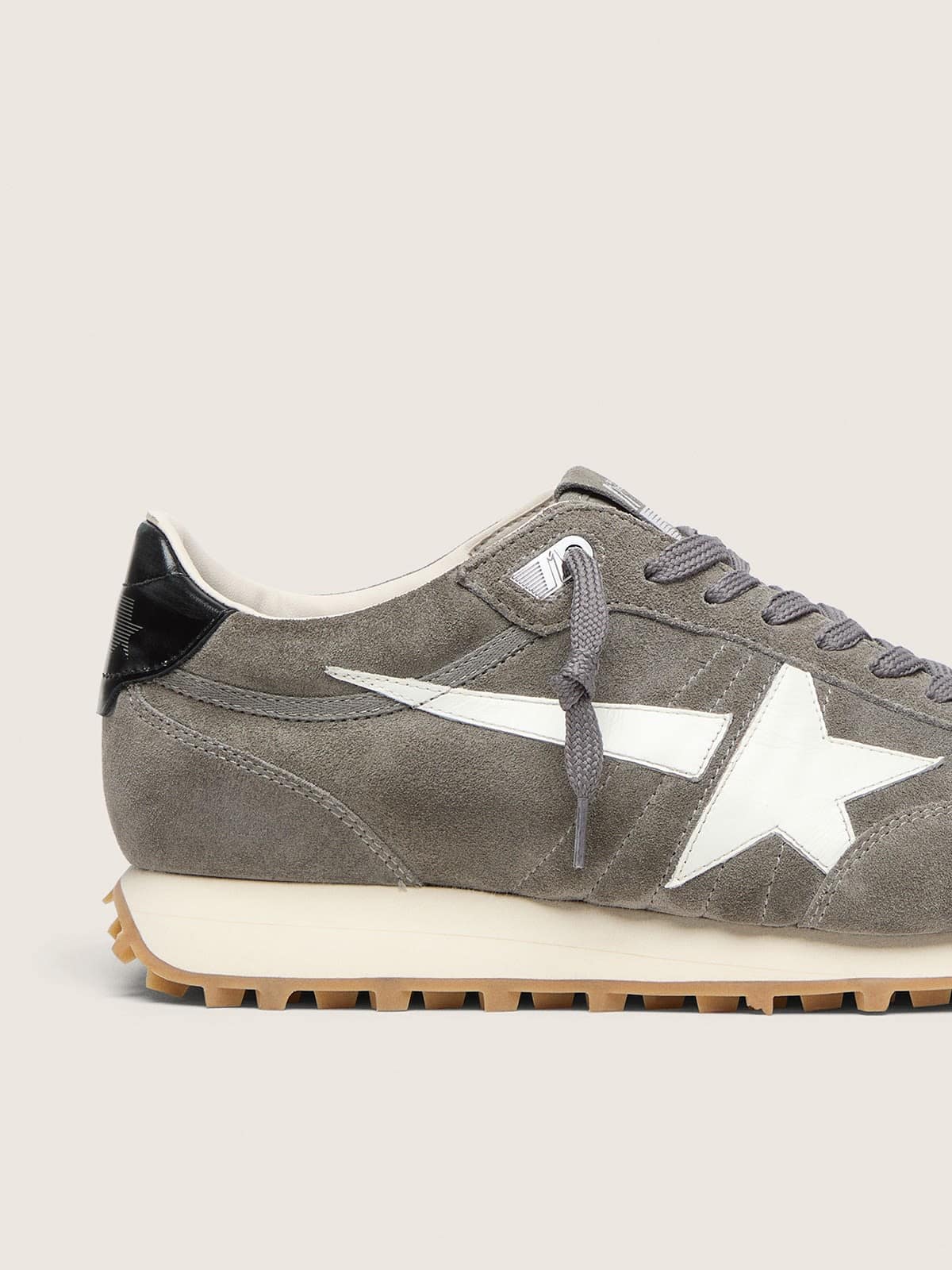 Golden Goose Marathon de hombre de ante gris con estrella blanca Marathon grey man