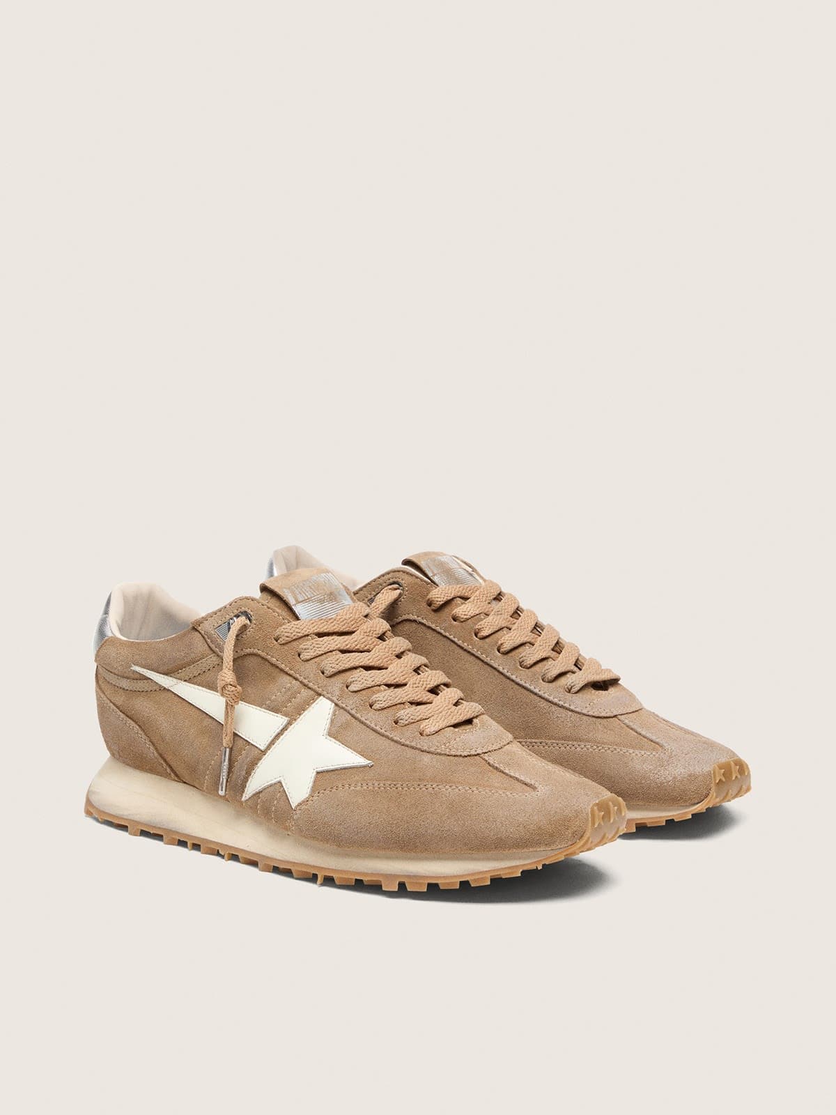 Marathon homme en cuir velours tabac avec &eacute;toile blanche