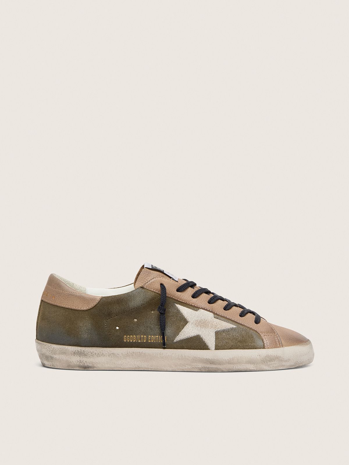 Super-Star LTD pour homme en cuir velours vert olive avec étoile brodée crème — Golden Goose