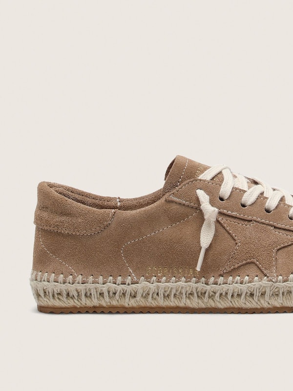 Golden Goose - Men&rsquo;s Super-Star in tobacco suede with beige suede star and jute-effect foxing in 