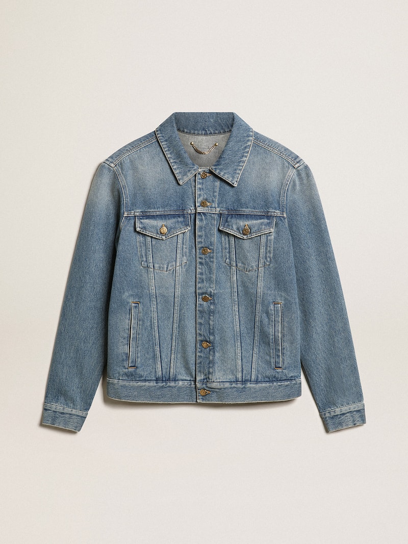 Jaqueta jeans masculina com lavagem média