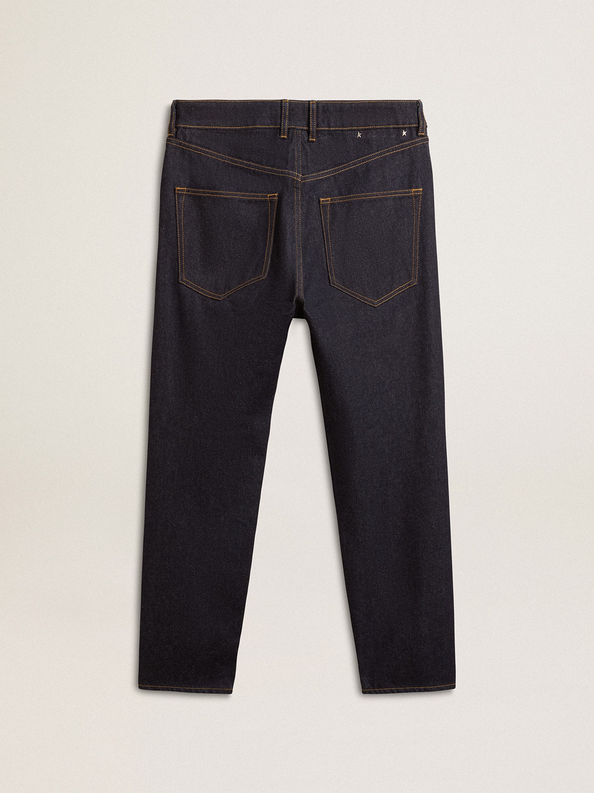 Men’s dark blue jeans in one-wash denim