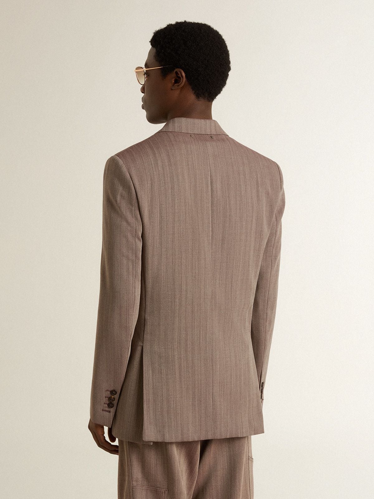 Golden Goose - Blazer doppiopetto da uomo in misto lana chevron di colore beige in 