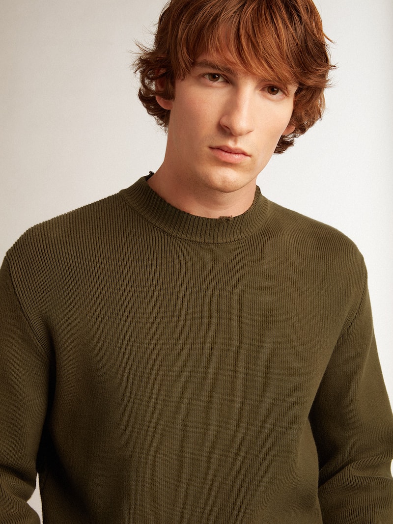 Golden Goose - Herrenpullover mit Rundhalsausschnitt aus milit&auml;rgr&uuml;ner Baumwolle in 