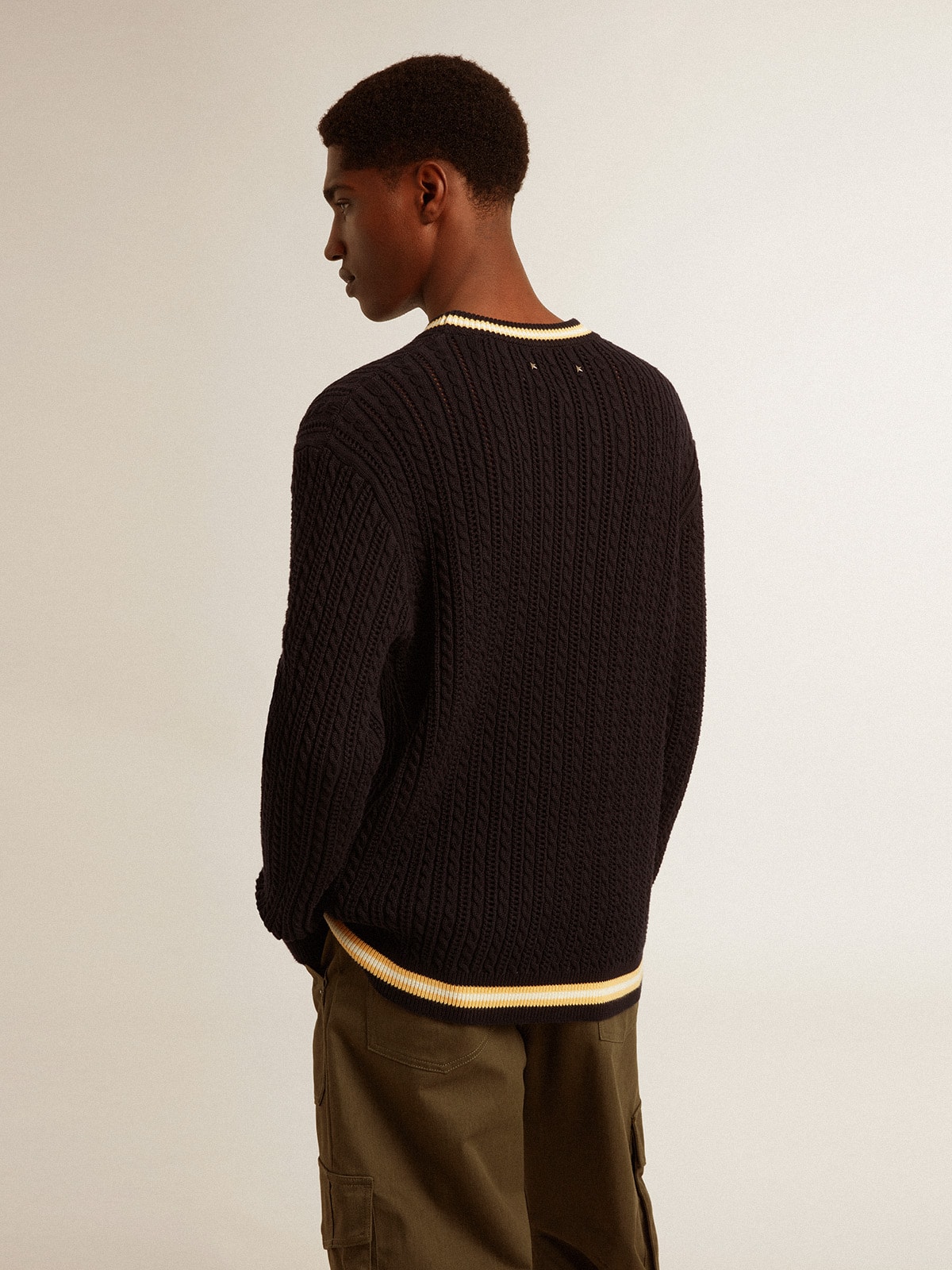 Golden Goose - Men’s blue round-neck sweater with contrasting ribbing in 