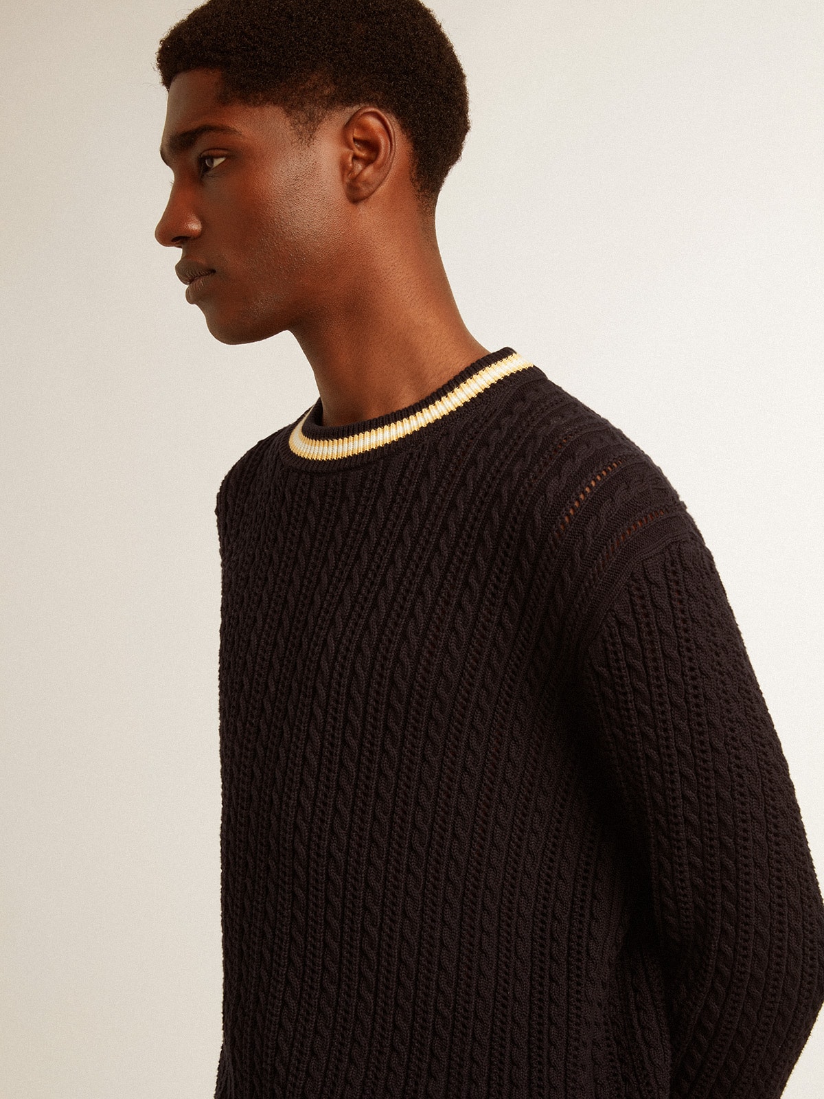 Golden Goose - Men’s blue round-neck sweater with contrasting ribbing in 