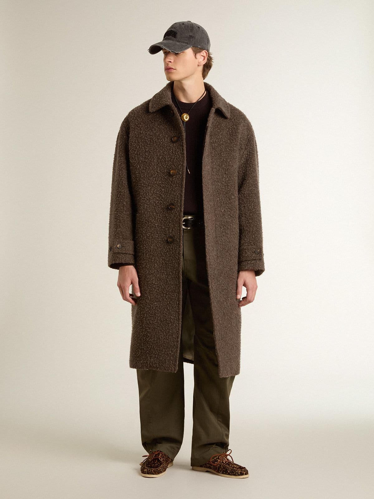 Golden Goose - Maglione girocollo marrone da uomo con scritta 'Golden' sul retro in 