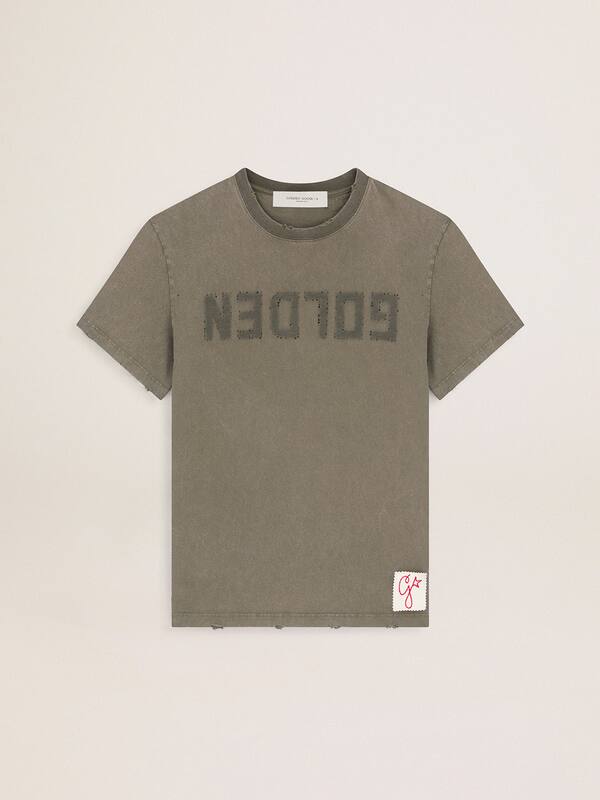 Men&rsquo;s T-shirt in olive green with a distressed treatment