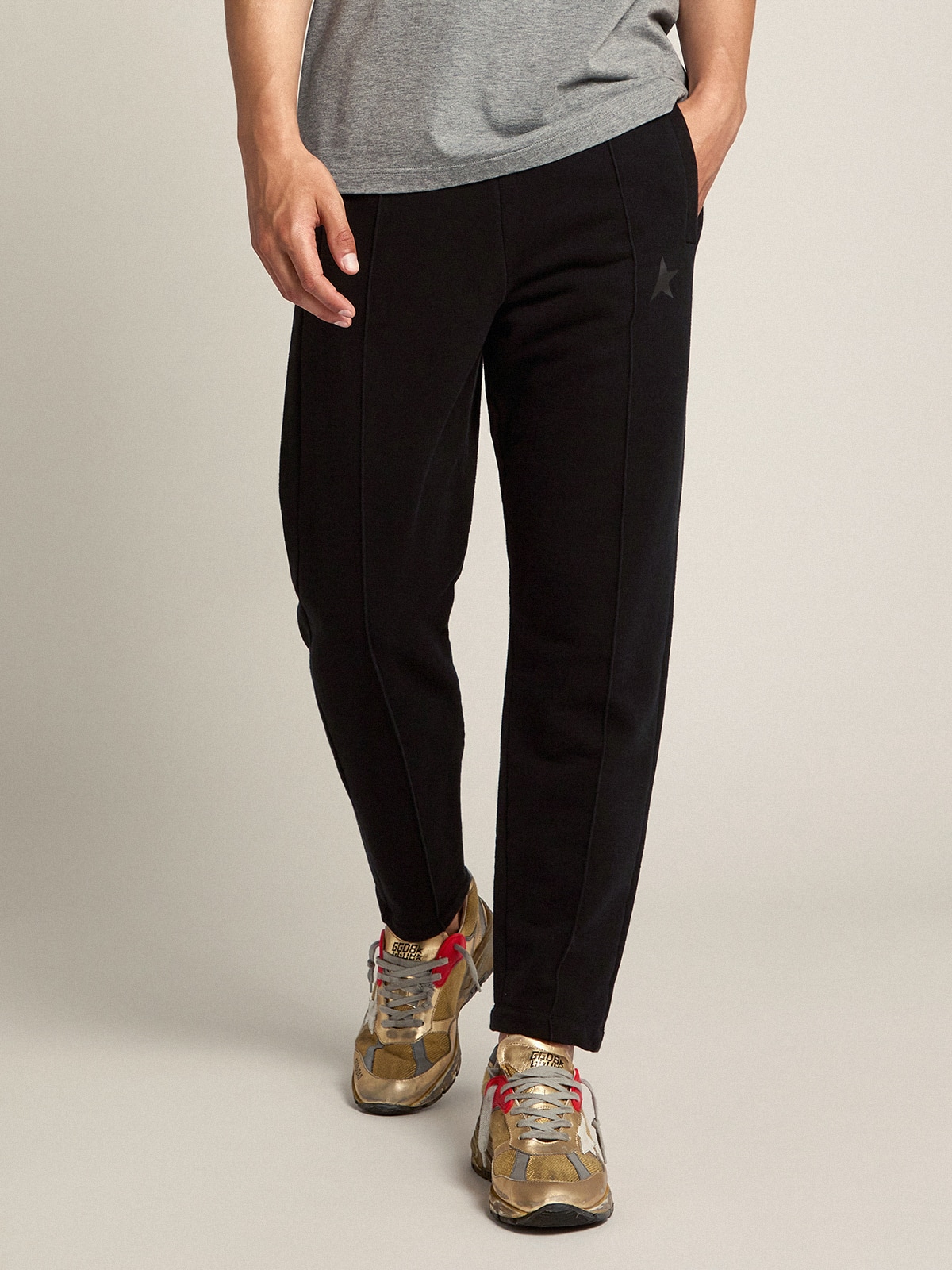 Golden Goose - Pantalone jogging da uomo color nero con stella sul davanti in 