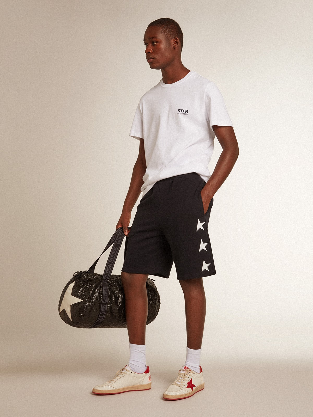 Bermudas negras con estrellas blancas para hombre Golden Goose