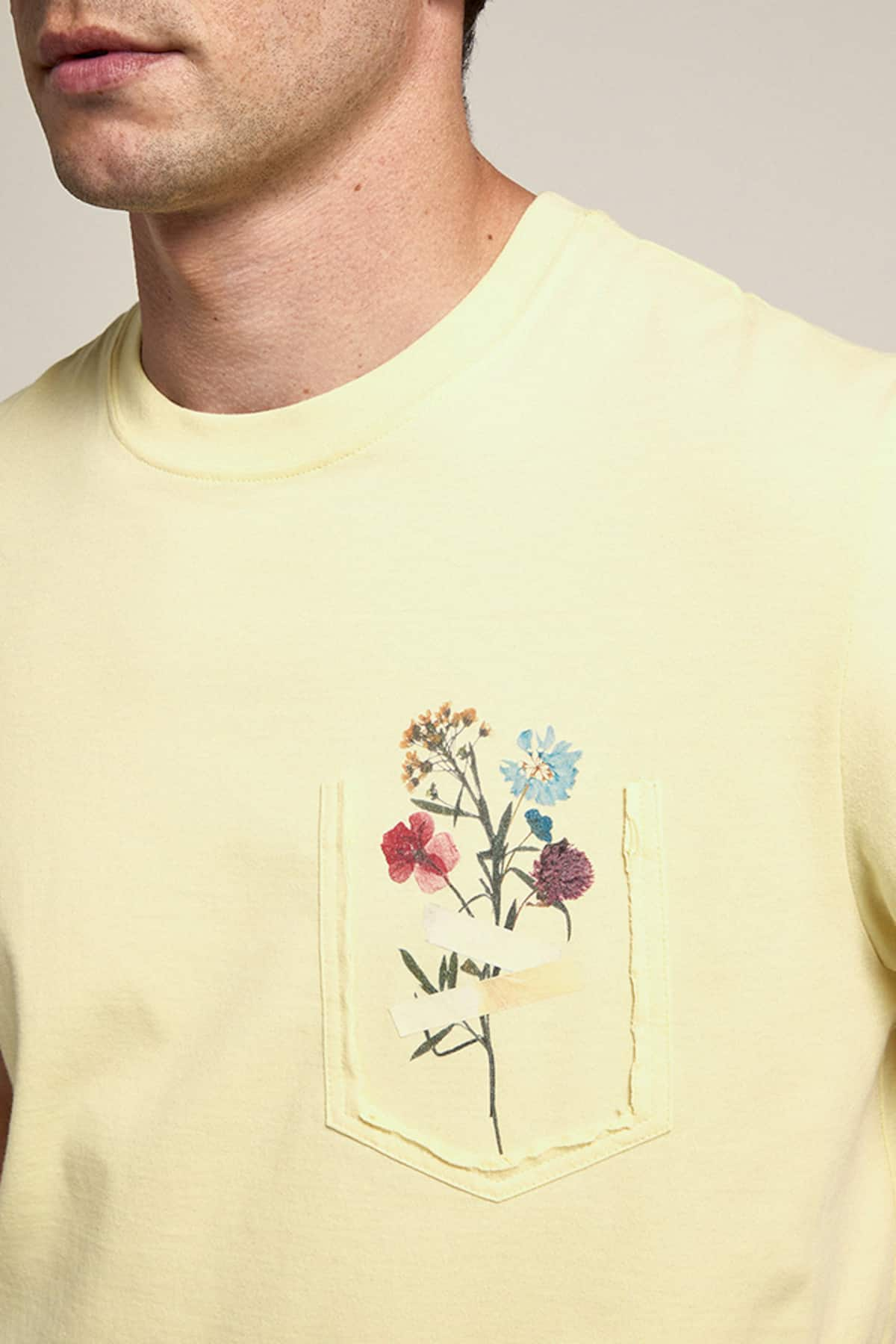 Golden Goose - Pastel yellow T-shirt with floral bouquet on the breast pocket in 