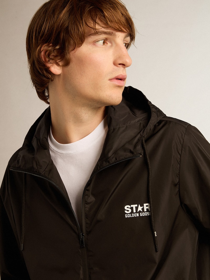 Golden Goose - Veste coupe-vent homme avec logo et &eacute;toile blancs contrast&eacute;s in 