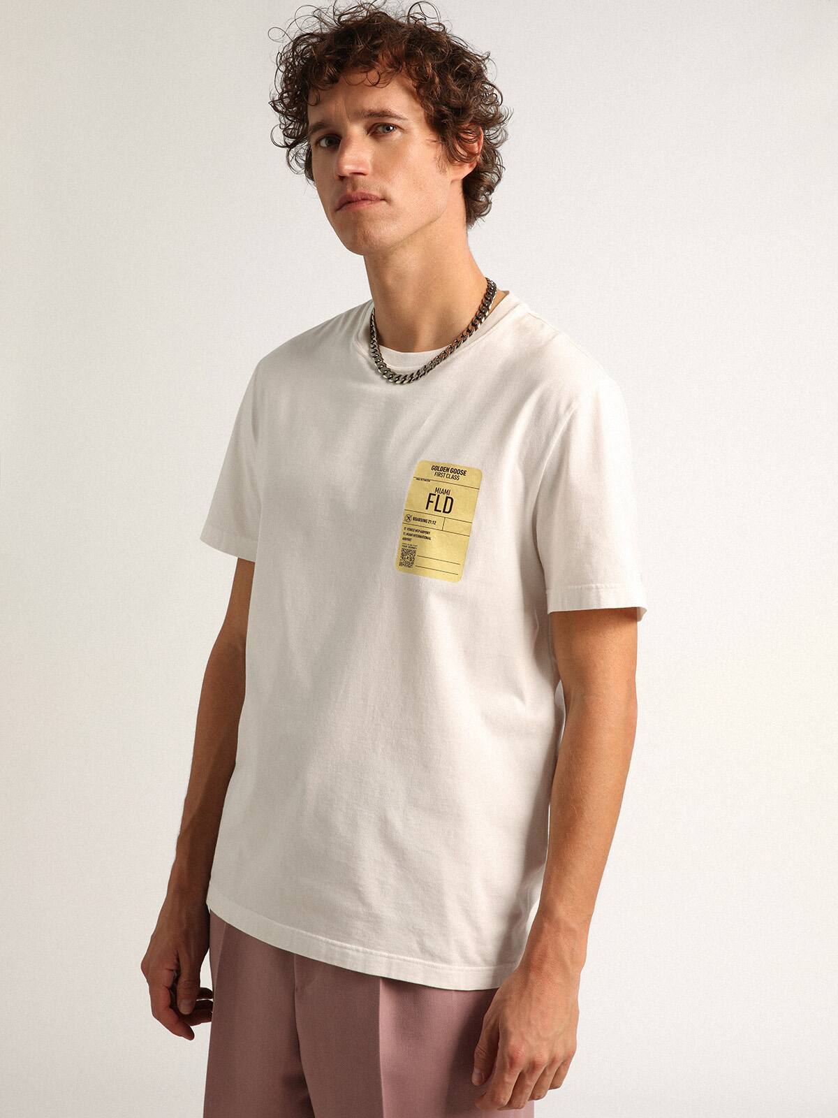 Golden Goose - Camiseta blanca de la colección Journey con estampado Golden Goose first class en el delantero in 