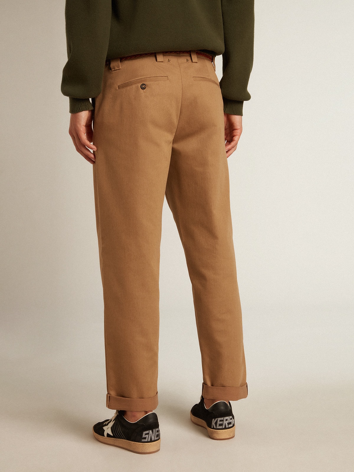 Golden Goose - Pantalón chino de la colección Golden en color caqui beige in 