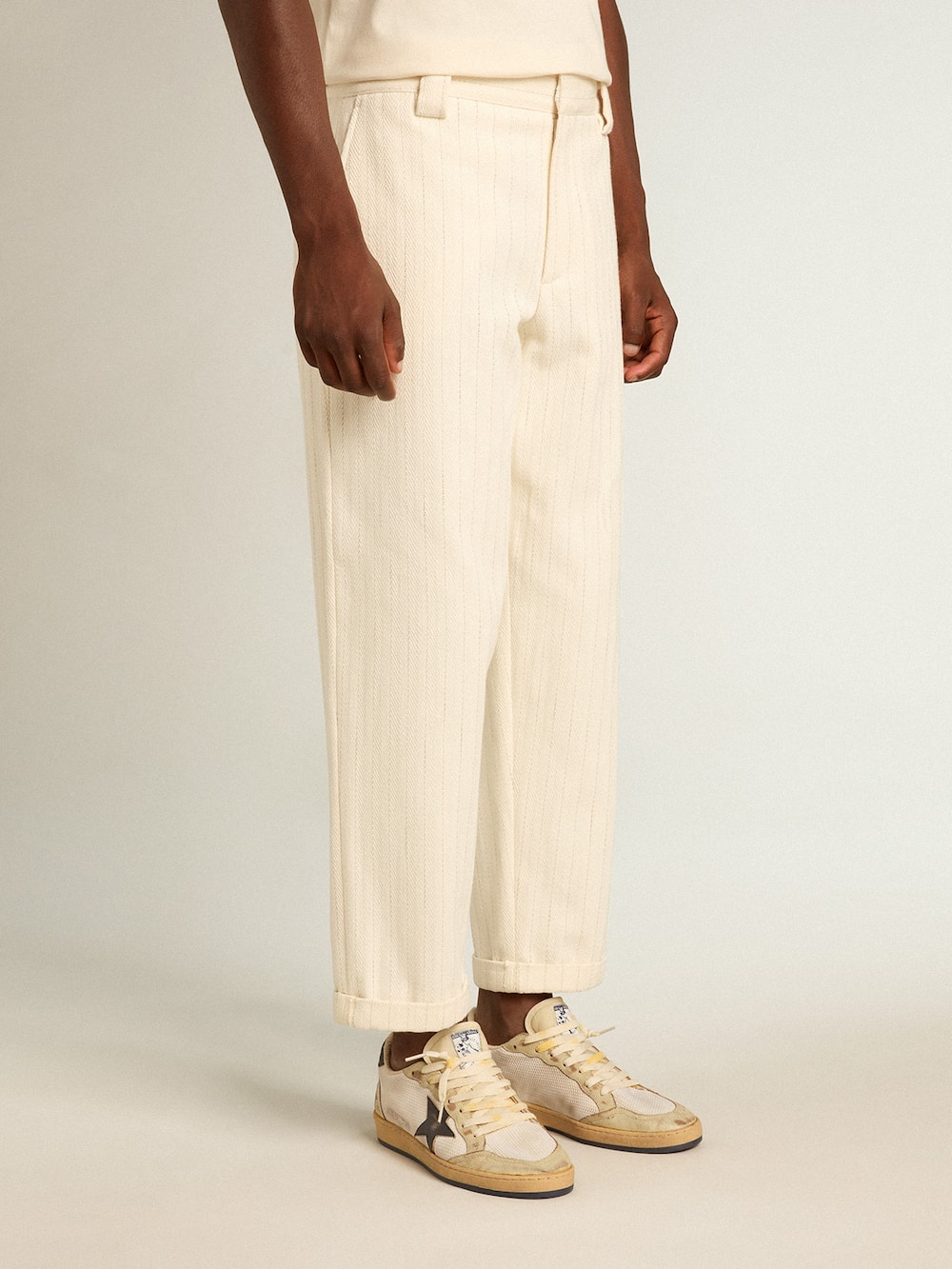 Golden Goose - Pantalon chino en coton à fines rayures blanc vieilli in 