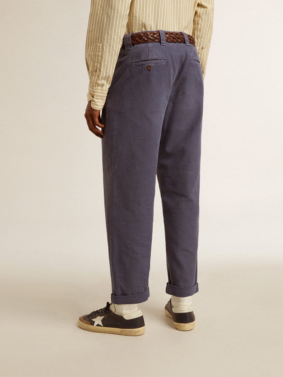 Golden Goose - Pantalone chino da uomo di colore blu con effetto lived-in in 