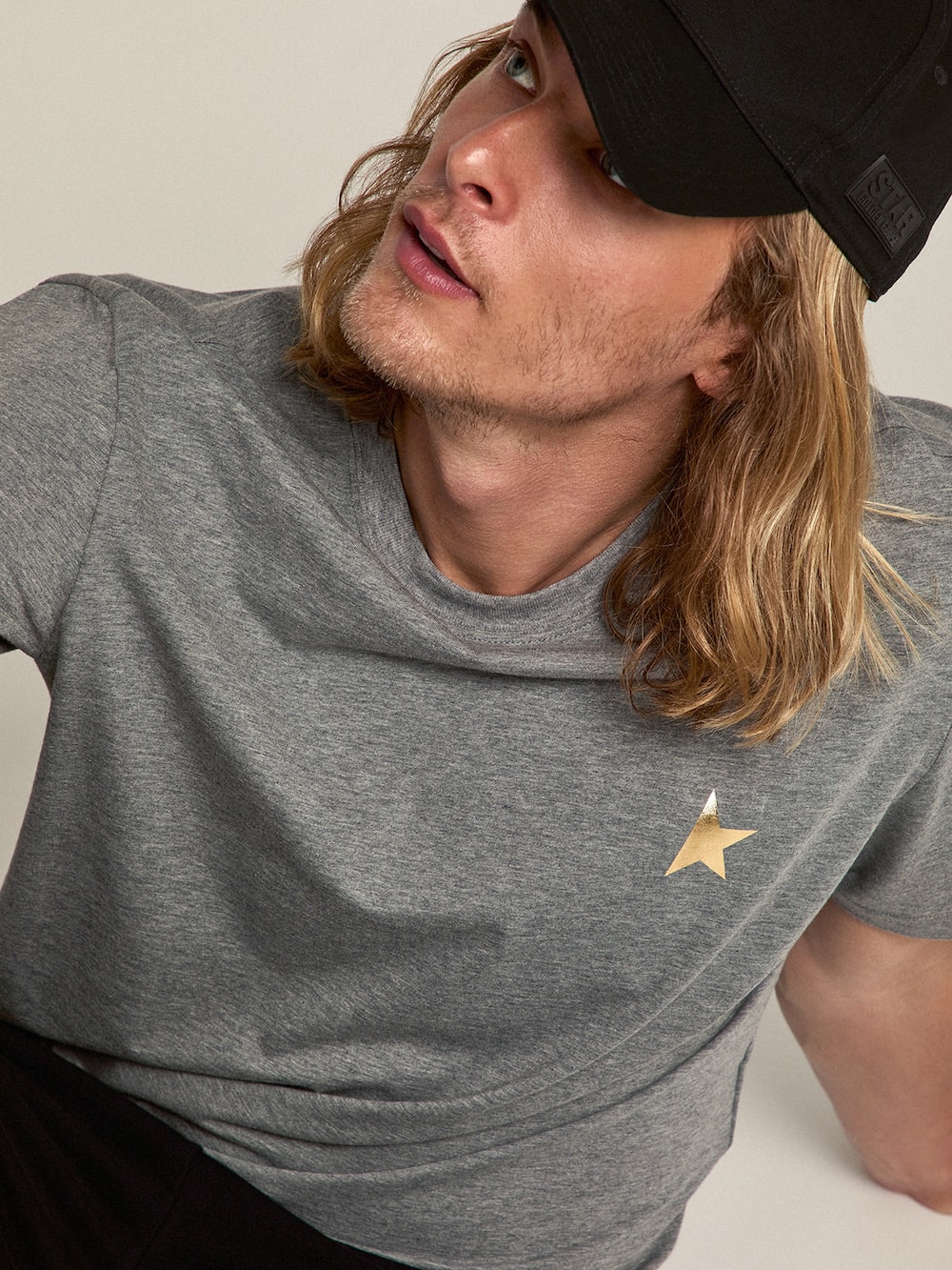 Golden Goose - Camiseta masculina cinza mescla com estrela dourada na frente in 