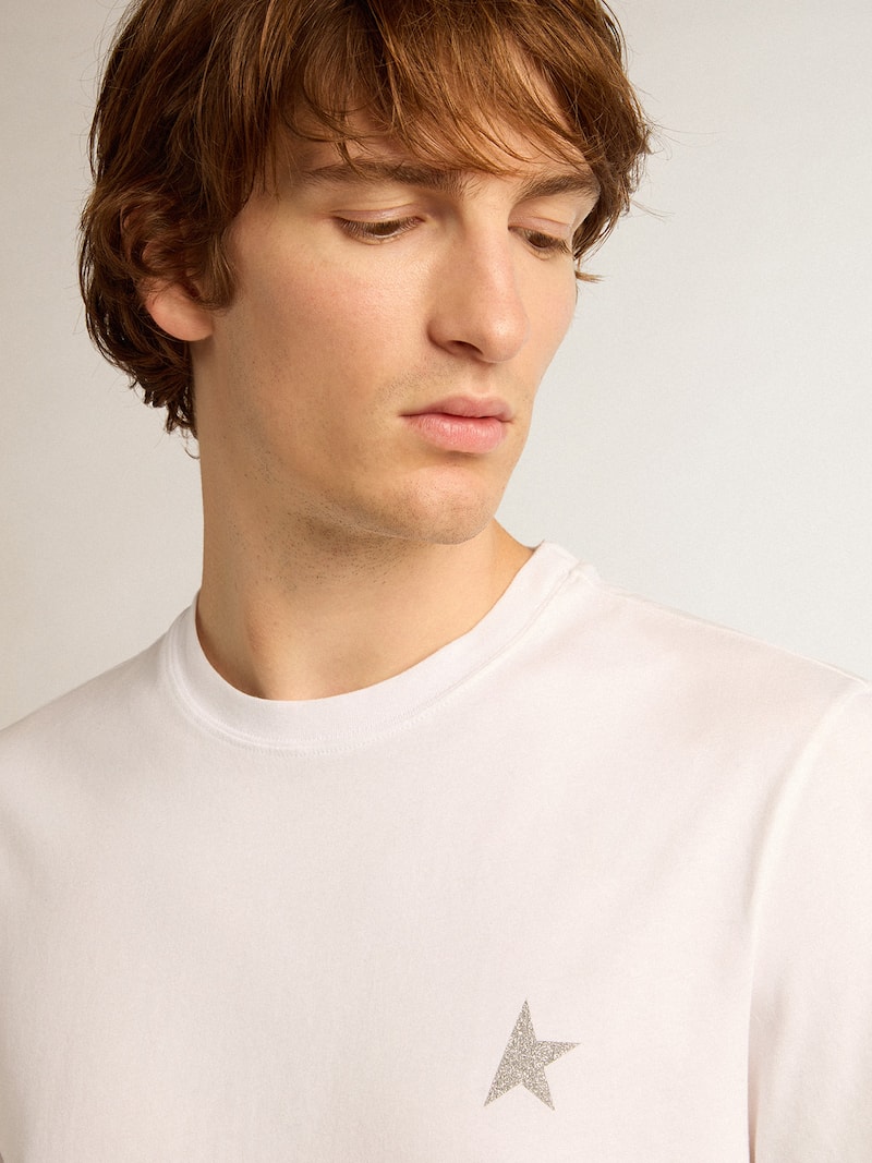 Golden Goose - T-shirt homme blanc avec &eacute;toile &agrave; paillettes argent&eacute;es sur le devant in 