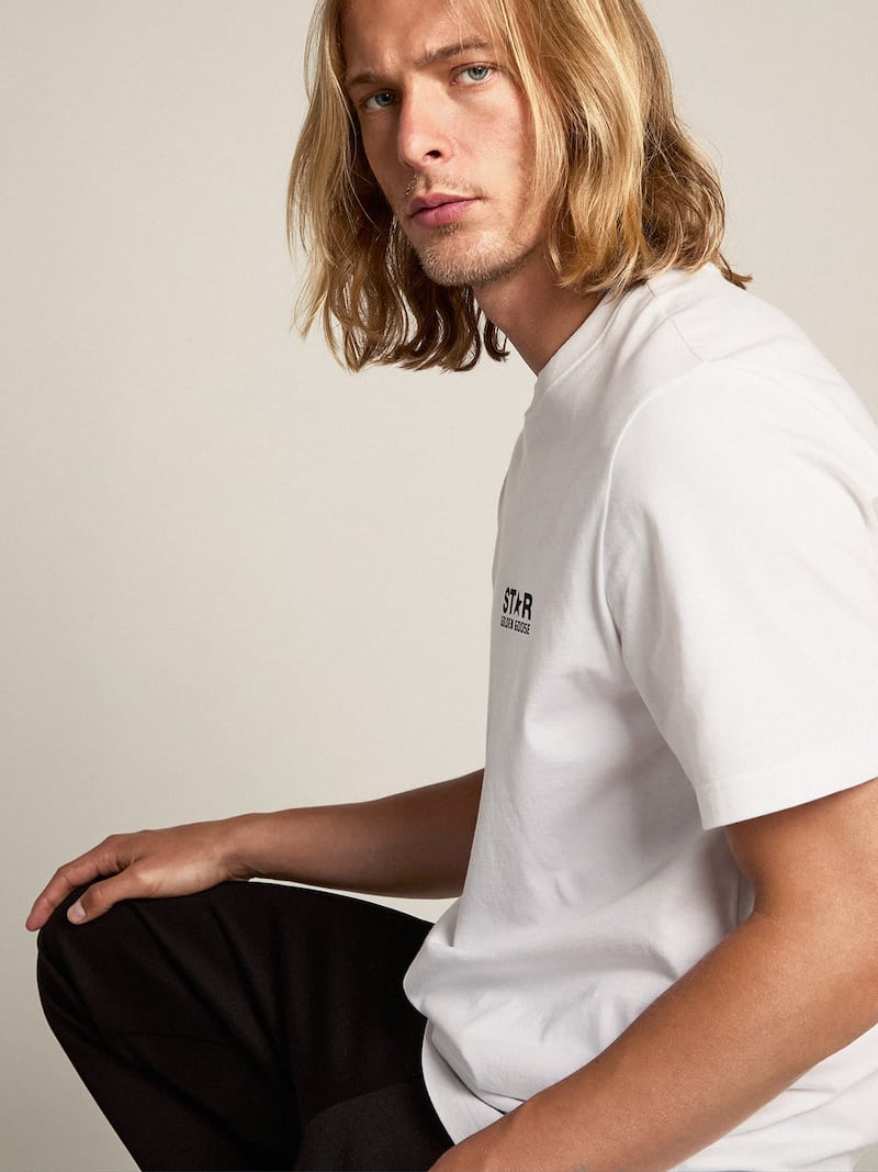Golden Goose - T-shirt blanc collection Star avec logo et &eacute;toile noirs contrast&eacute;s in 