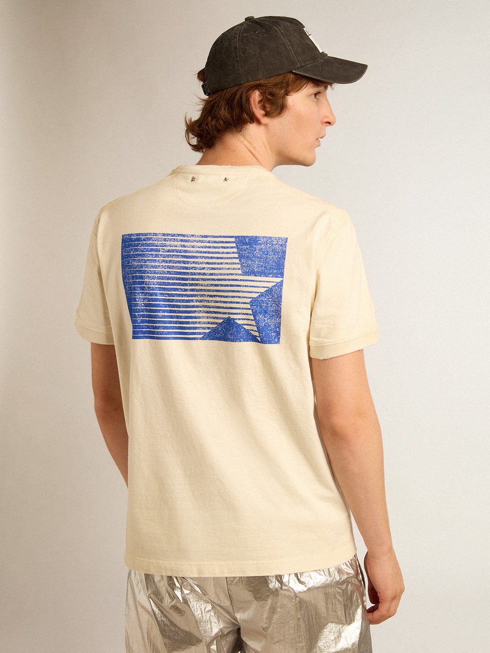 Golden Goose - T-Shirt aus Baumwolle in Lived-in-White mit blauem Marathon-Logo in 