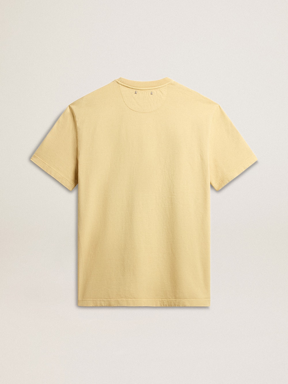 Golden Goose - Camiseta de hombre en algodón color amarillo pálido con mensaje descolorido in 