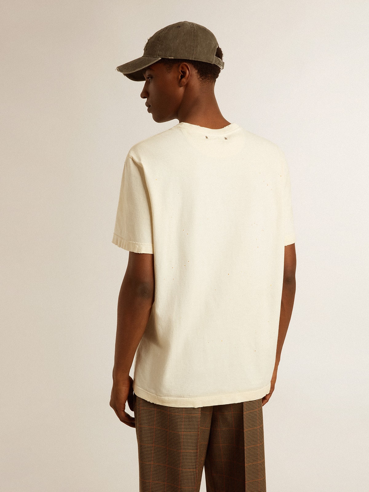 Golden Goose - T-shirt da uomo in cotone color bianco vissuto con stampa dorata in 