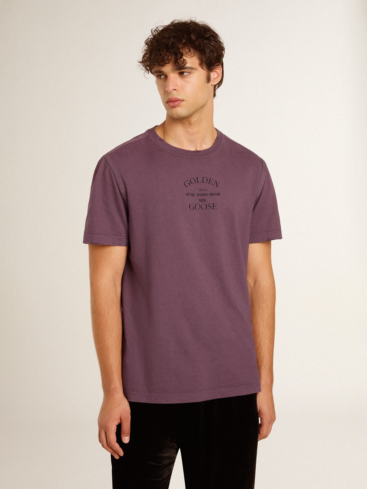 Golden Goose - Men’s cotton T-shirt in worn purple with logo print in 