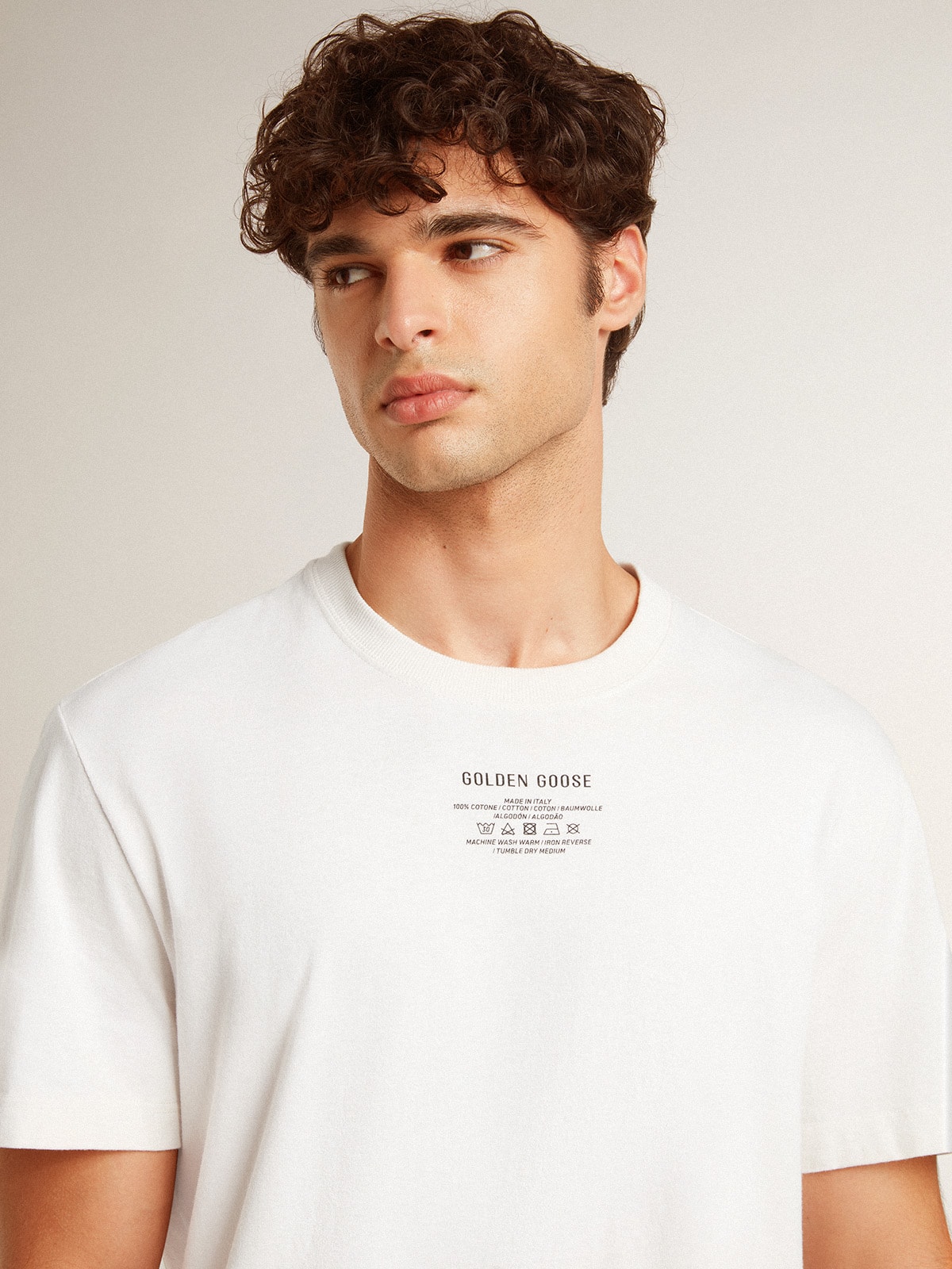 Golden Goose - Herren-T-Shirt aus Baumwolle in Lived-in-White mit schwarzer Aufschrift in 