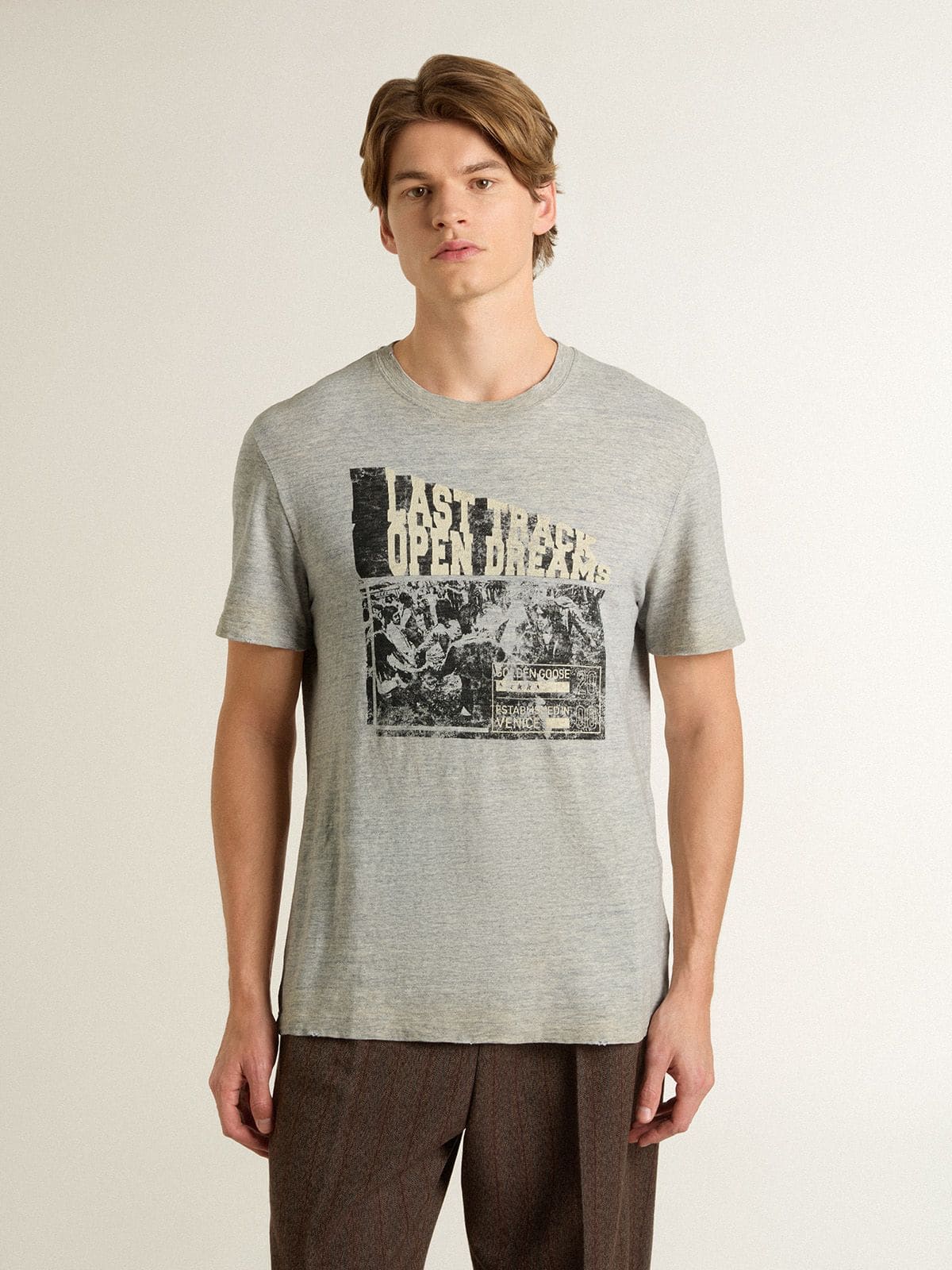 Camiseta de hombre gris efecto vintage con estampado frontal  