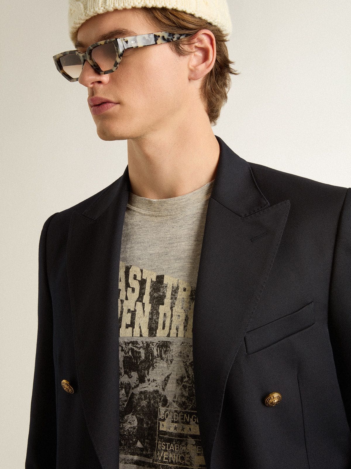 Golden Goose - Men's vintage-effect gray T-shirt with print on the front   in 