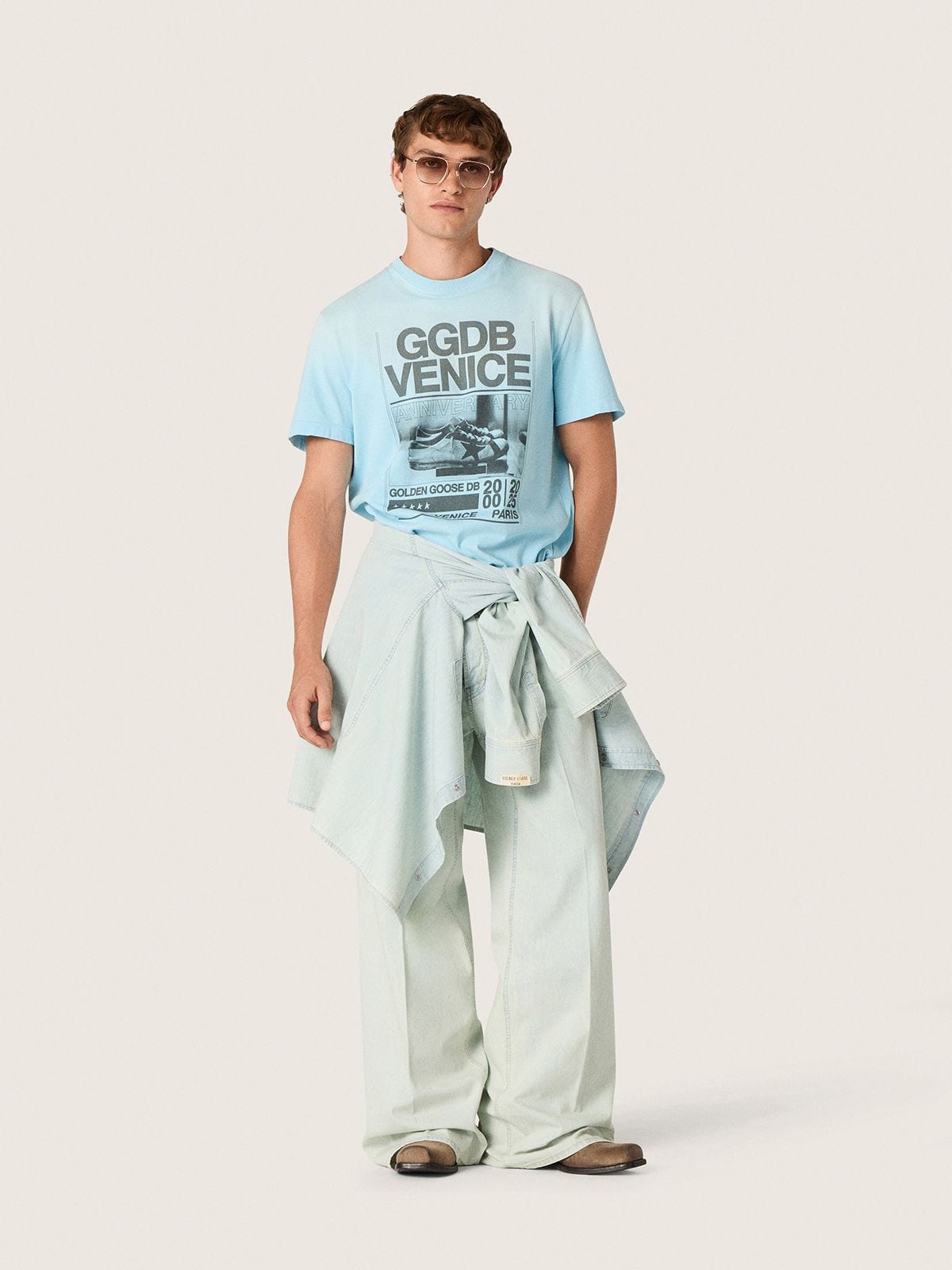 Golden Goose - Men&rsquo;s T-shirt in light blue cotton jersey with graphic print in 