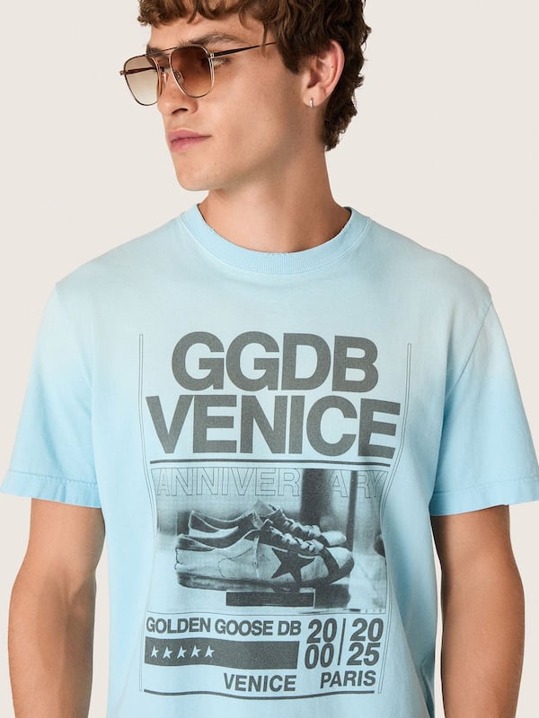 Golden Goose - Men&rsquo;s T-shirt in light blue cotton jersey with graphic print in 