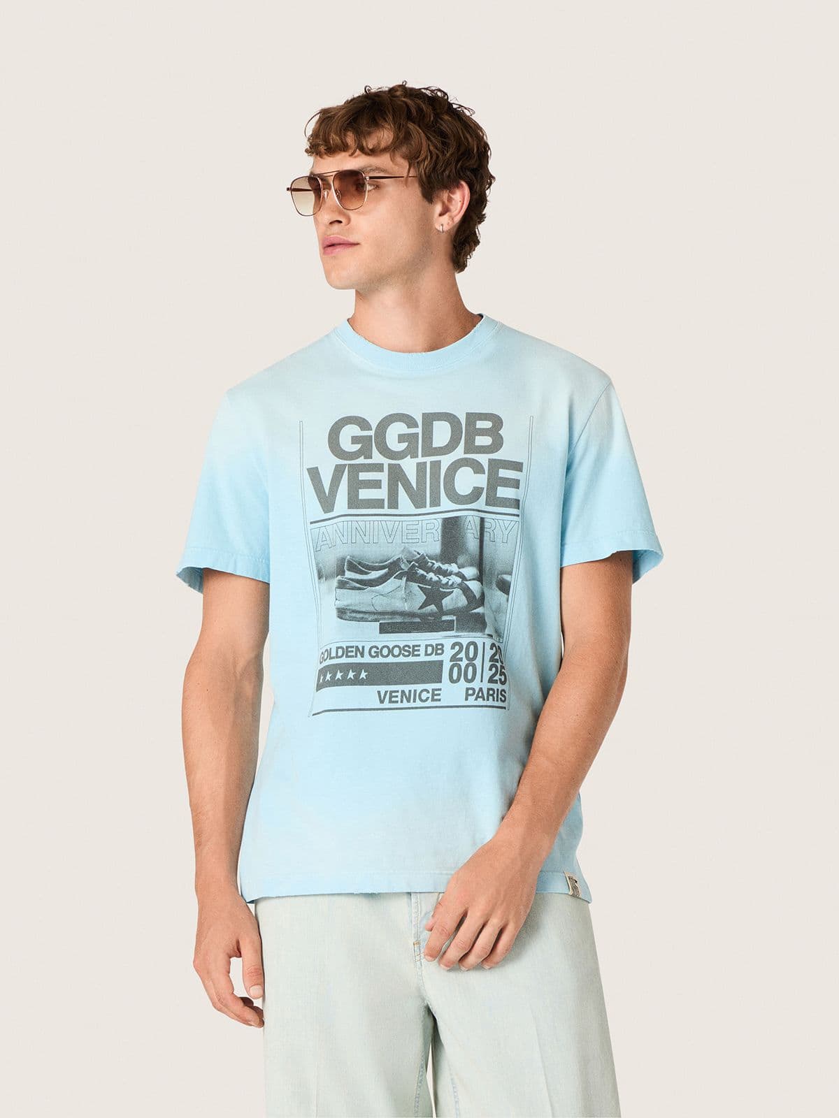 Golden Goose - Men&rsquo;s T-shirt in light blue cotton jersey with graphic print in 