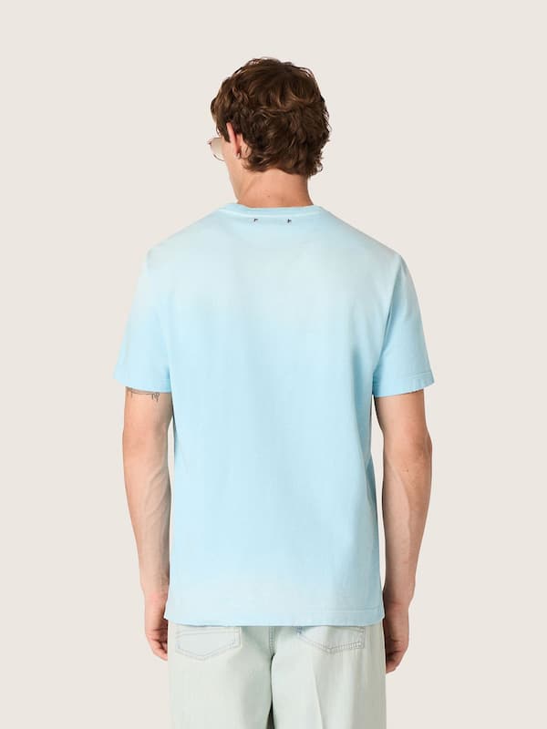 Golden Goose - Men&rsquo;s T-shirt in light blue cotton jersey with graphic print in 