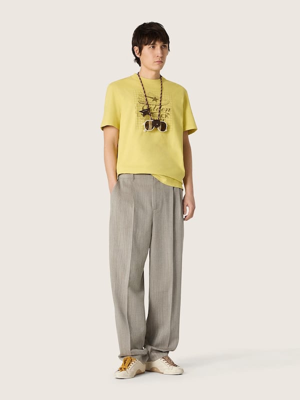 T-shirt homme en coton jaune avec logo et imprim&eacute;