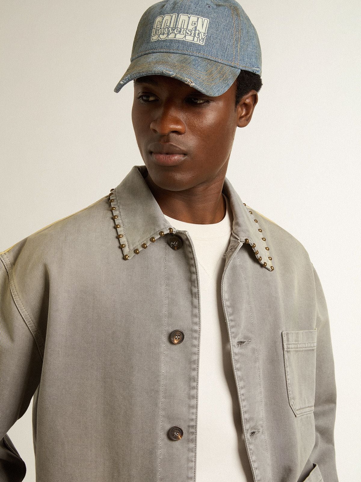 Golden Goose - Giacca in denim grigio da uomo con borchie in 