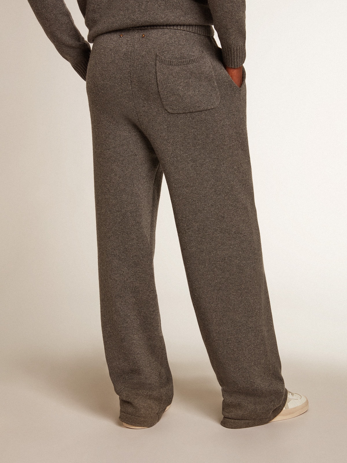 Golden Goose - Men’s gray melange cashmere blend joggers in 