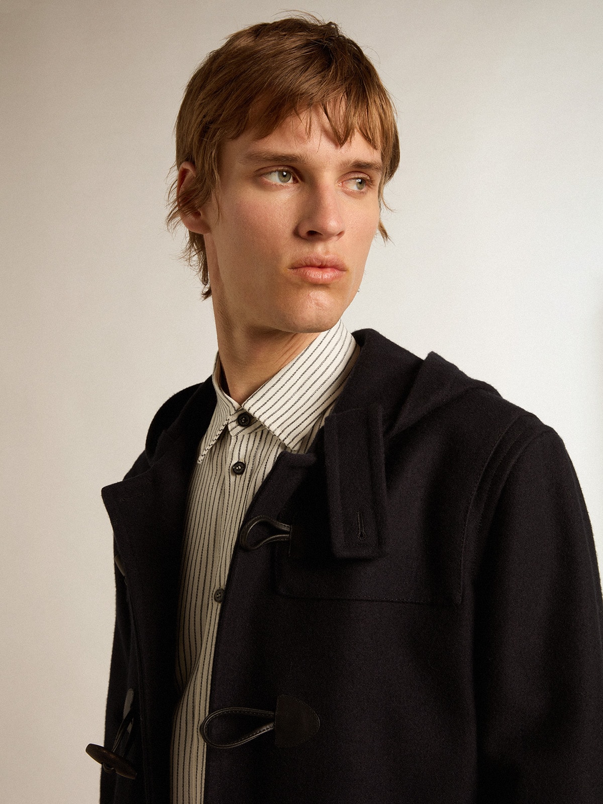 Golden Goose - Duffle-coat en laine bleu foncé avec capuche et fermeture avec brandebourgs in 