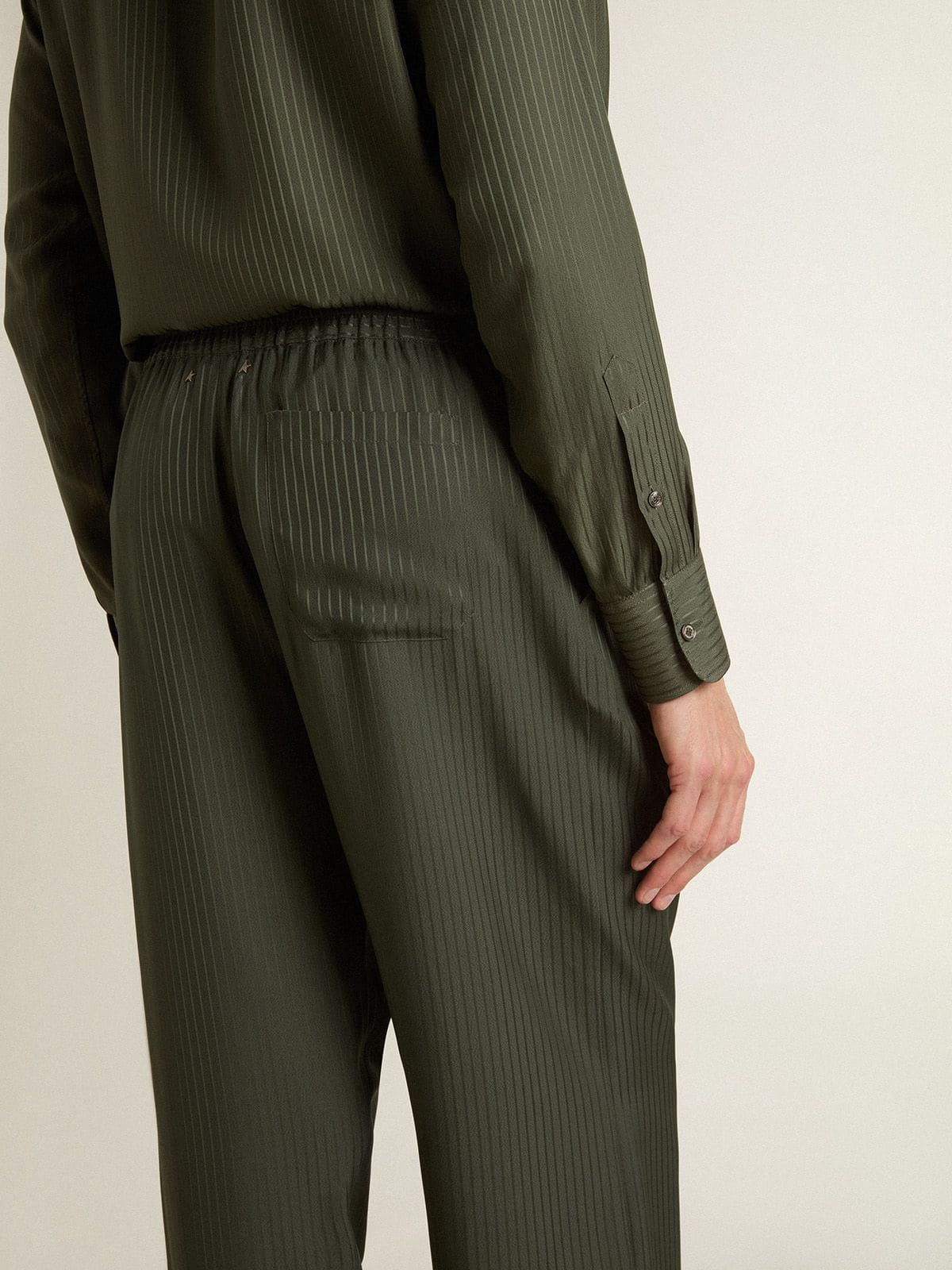 Golden Goose - Pantalone jogging da uomo verde scuro a righe verticali in 