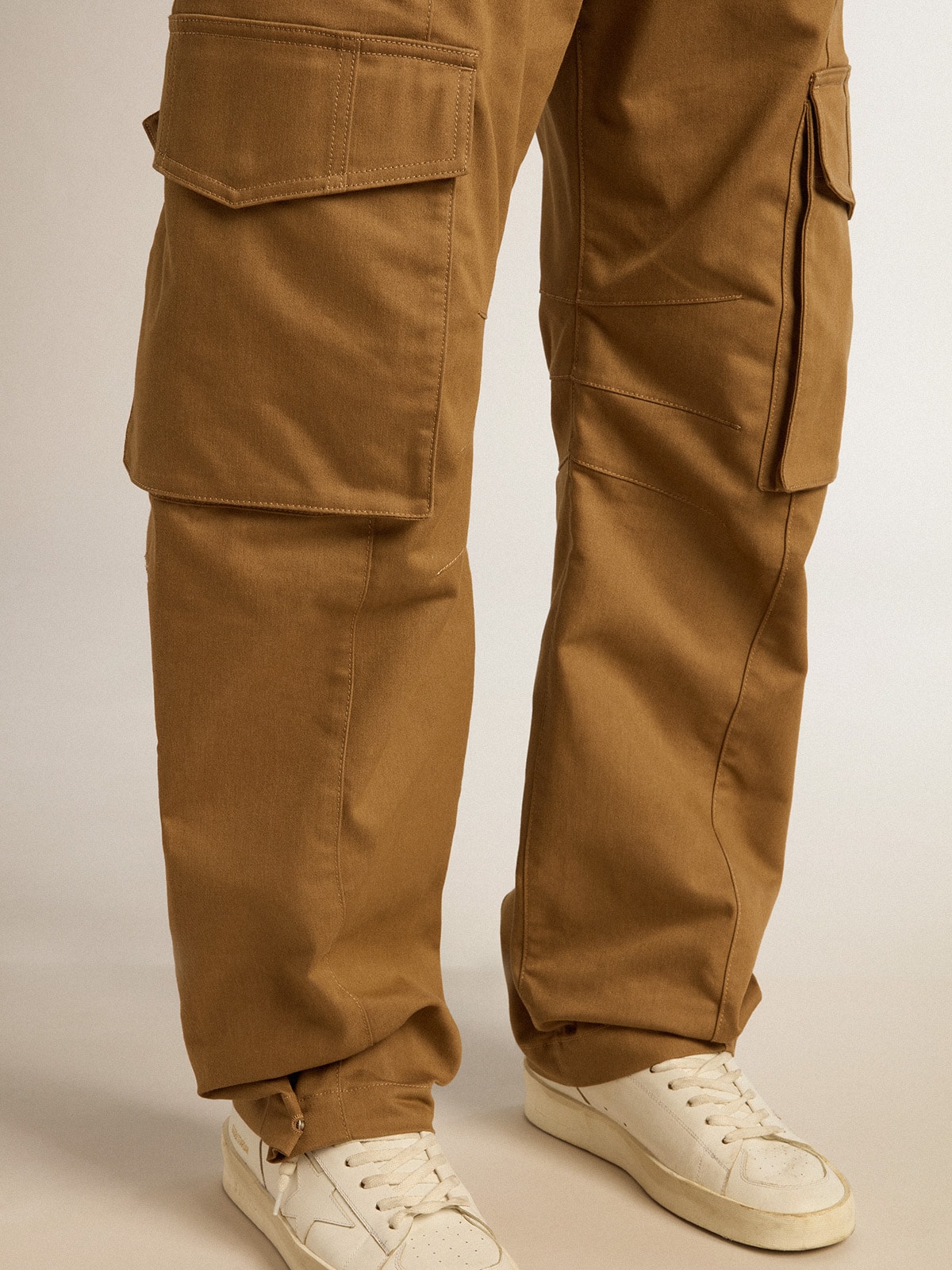 Golden Goose - Pantalón cargo color caqui beige in 