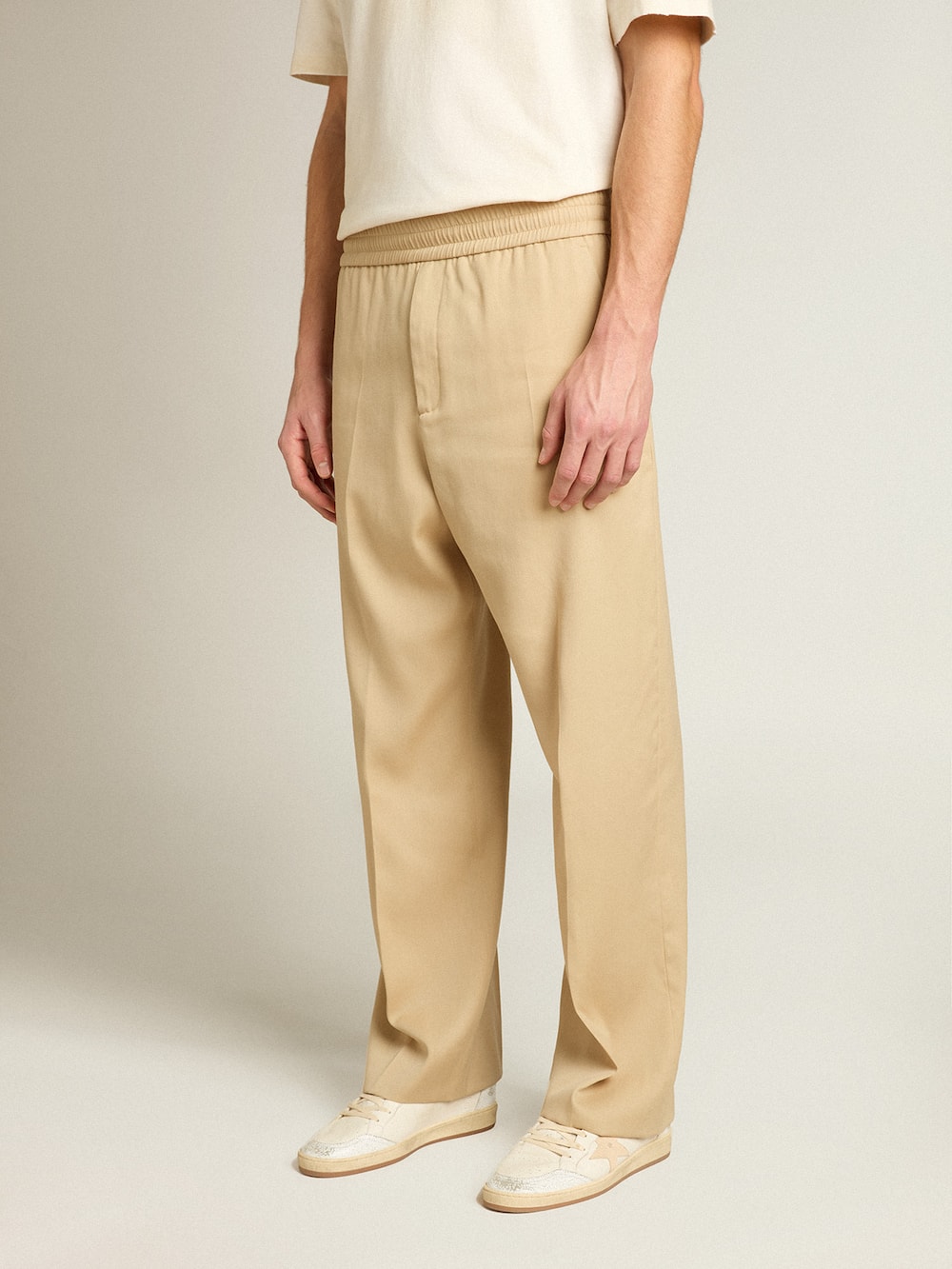 Golden Goose - Calça de jogging masculina cor de areia com bolso atrás in 