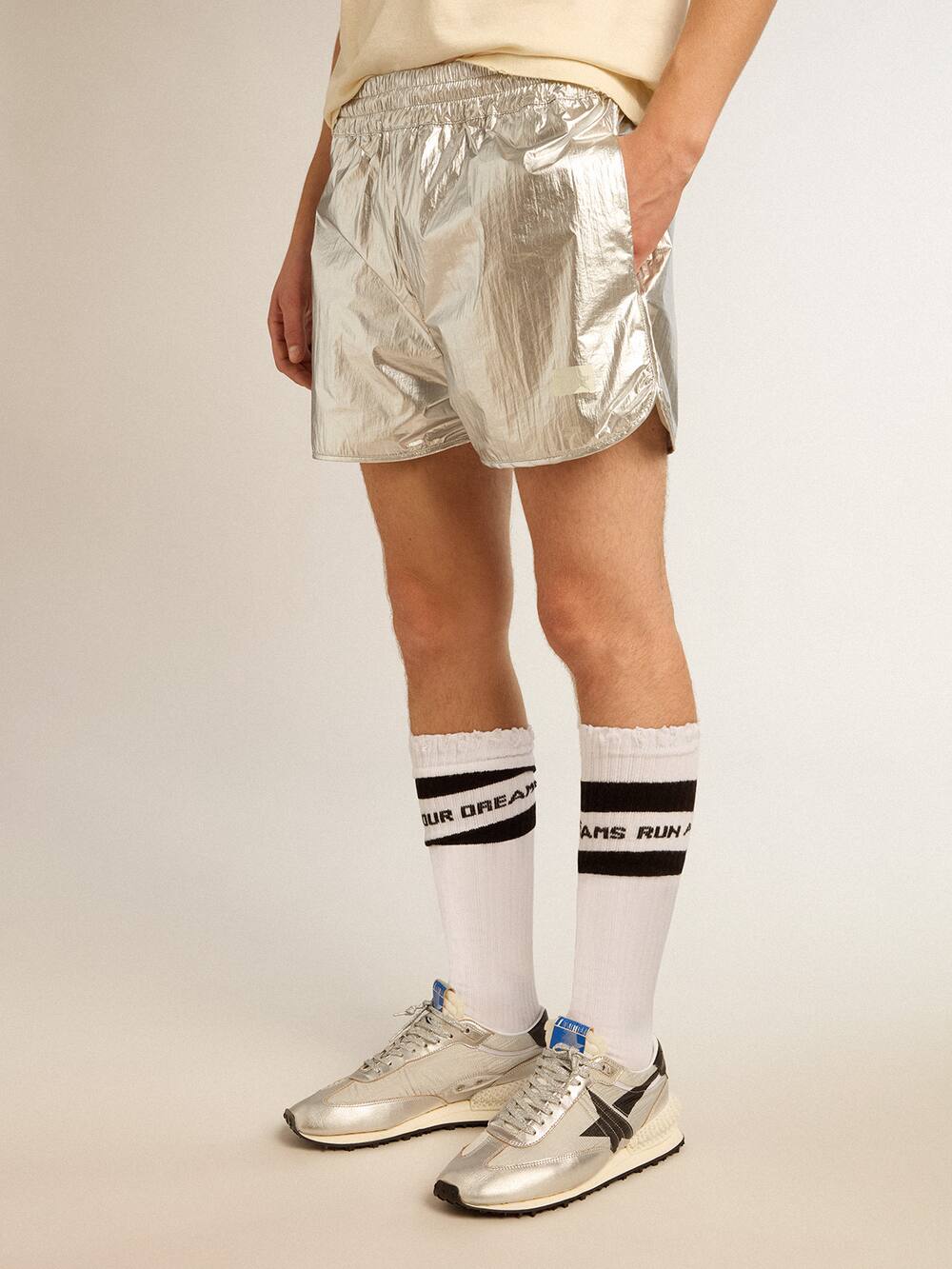 Golden Goose - Shorts deportivos de hombre en tejido plateado in 