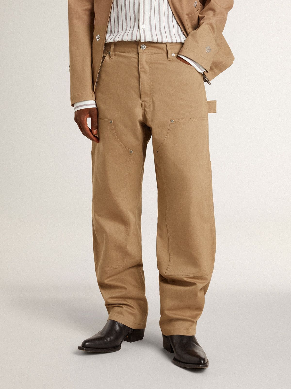 Pantalon beige pour homme avec patchs 