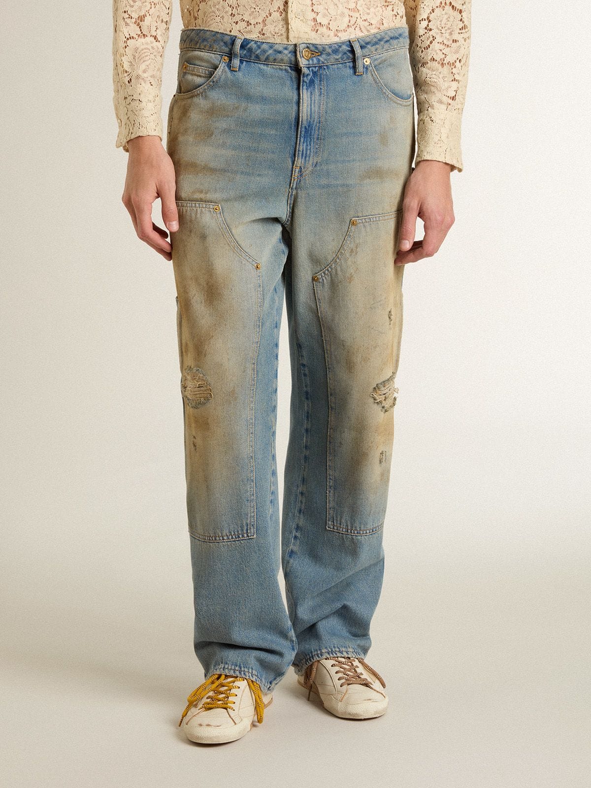Golden Goose - Jeans da uomo con lavaggio sabbia dall'effetto distressed in 